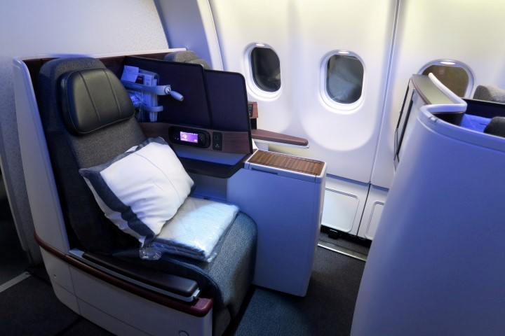 What It's Like To Fly Business Class with Qatar Airways | xameliax
